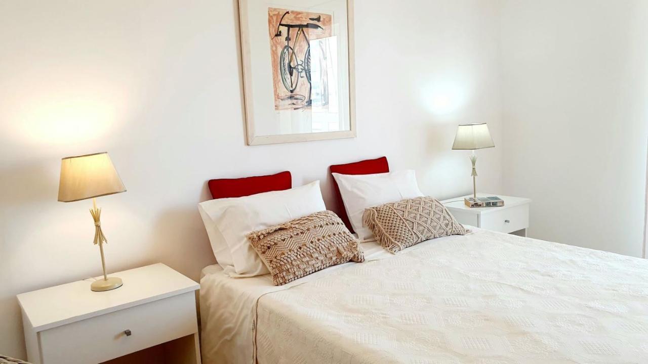 Quarteira Beach Vacation: 2Br Steps To The Sand Exterior foto